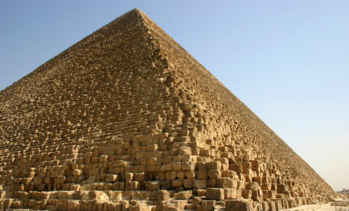 S-au descoperit alte 17 piramide şi mii de morminte în Egipt
