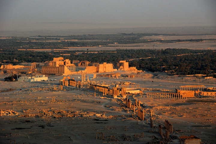 ISIS masacrează civilii din Palmyra şi ruinele oraşului antic sunt la discreţia sa