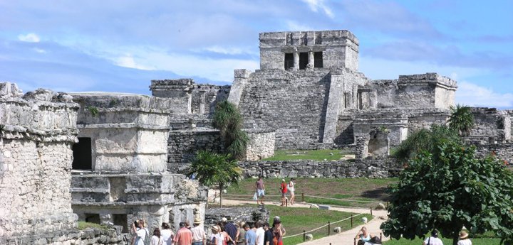 Ruinele cetăţii maya de la Tulum au fost survolate de un OZN