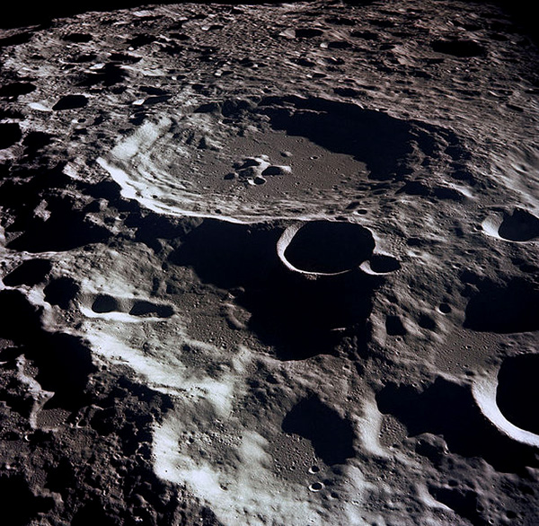 Luna este oare un artefact extraterestru 2