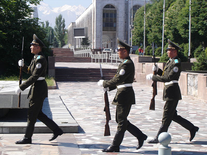 Rusia îşi întăreşte prezenţa miliatră în Asia Centrală