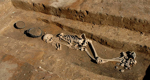 Necropolă cu morminte gigantice descoperită în Polonia
