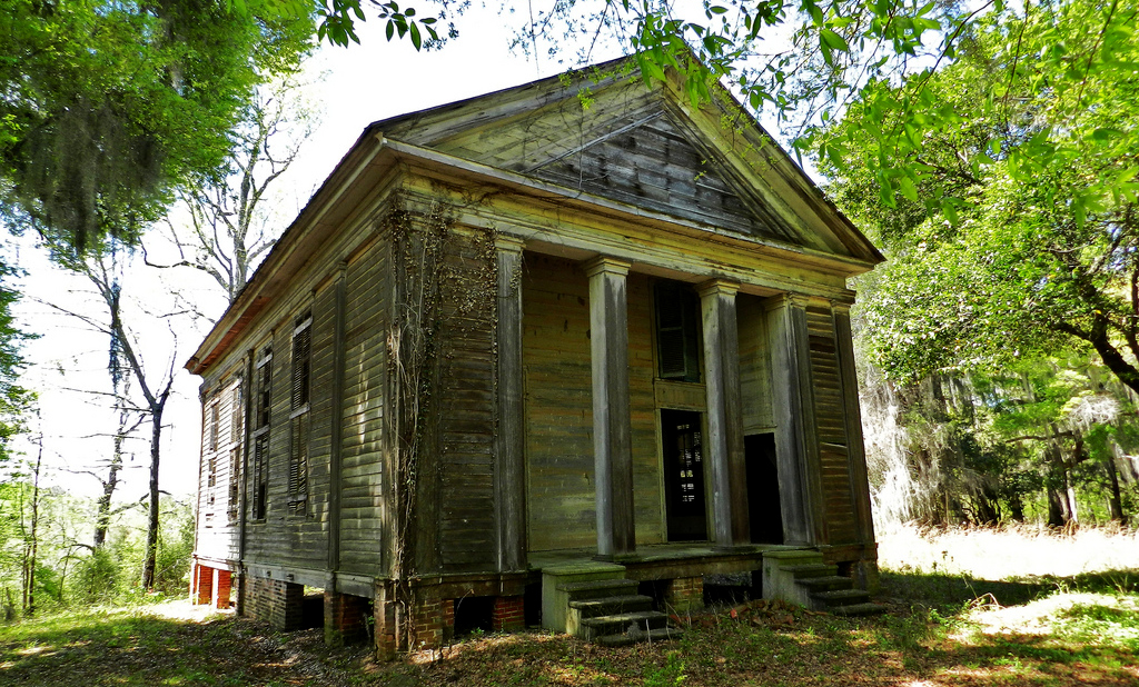 O biserică şi un cimitir extrem de bântuite din Alabama